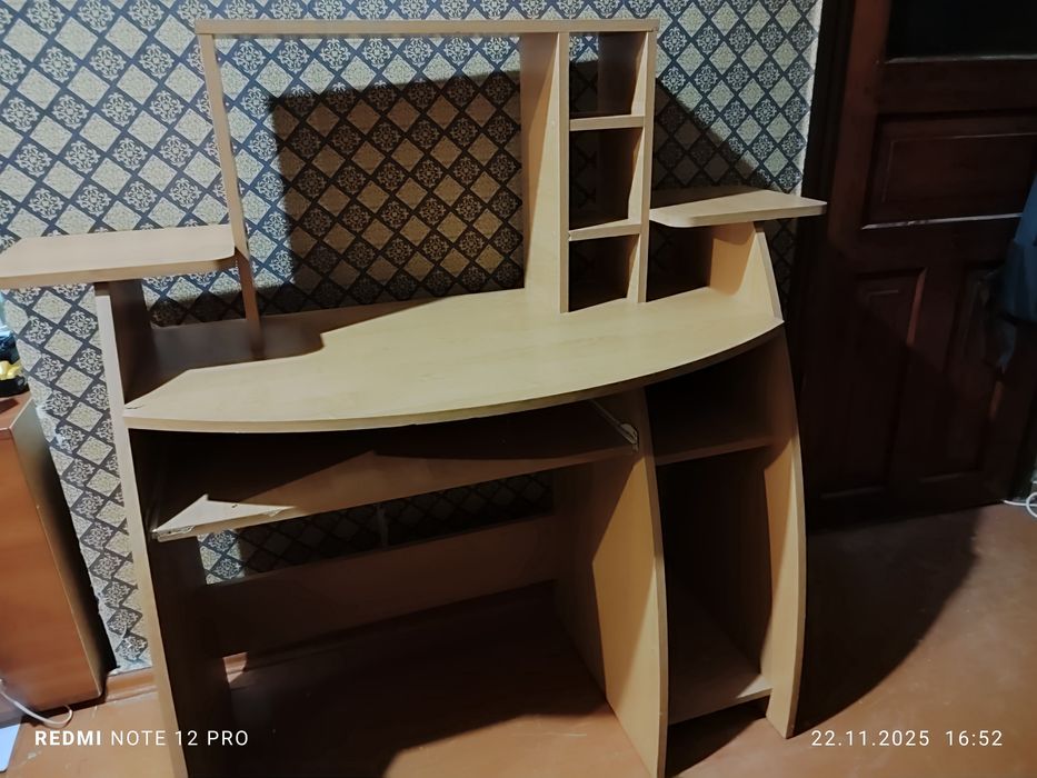 Продам комп'ютерний стіл