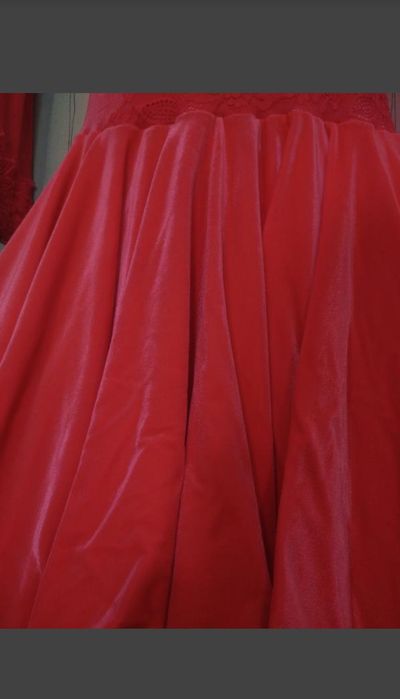 Кораллловое бальное платье