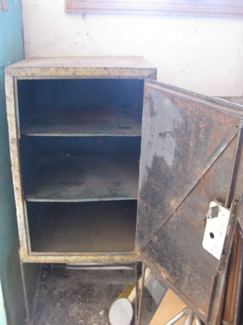 Продам шкаф/сейф металлический