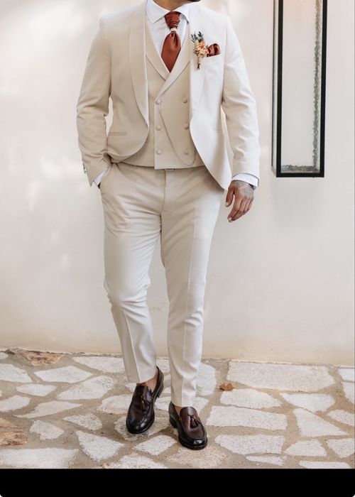 Vendo fato de casamento