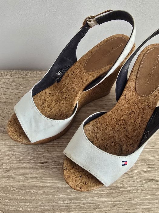 Sandały na koturnie Tommy Hilfiger 38