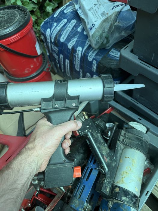 Pistolet pneumatyczny do silikonu kleju PC Cox England