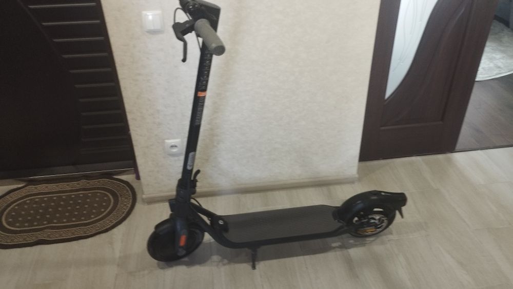 Продам самокат Ninebot F25E