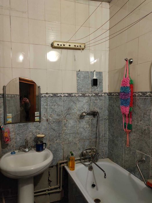Продам 5-ком квартиру 170 м2, ул. Дмитриевская, 2 этаж, жилое сост, можно под офис)