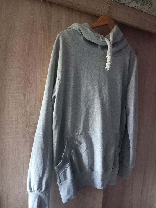 Damska bluza z kieszonka kangurek