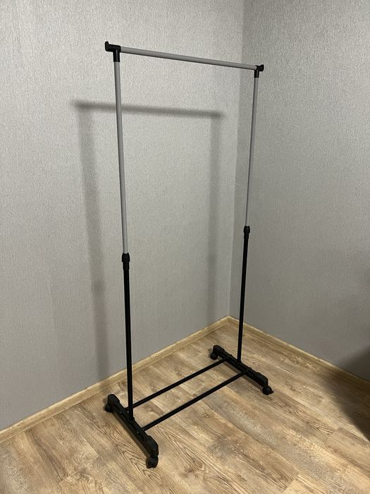 Стійка для одягу