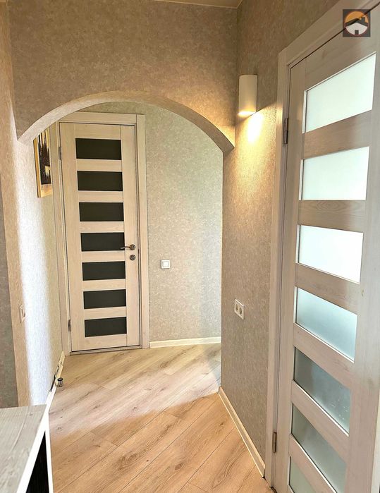 Продається 2-х кімнатна сталінка в Центрі  "Будинок зі Шпилем"