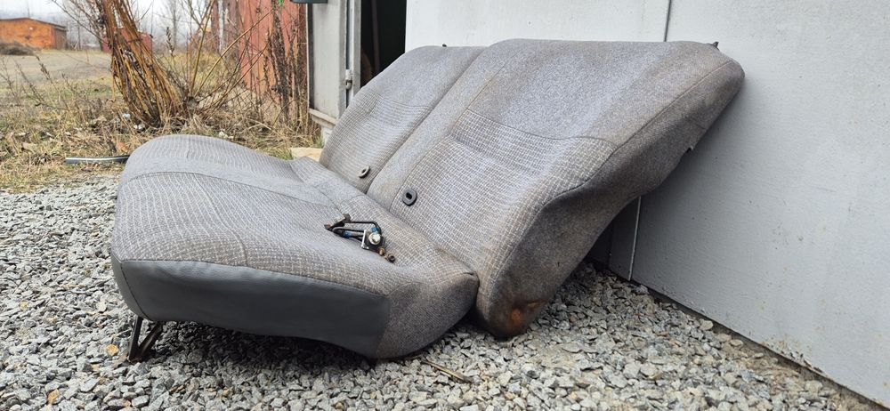 Диван з роздільною спинкою escort