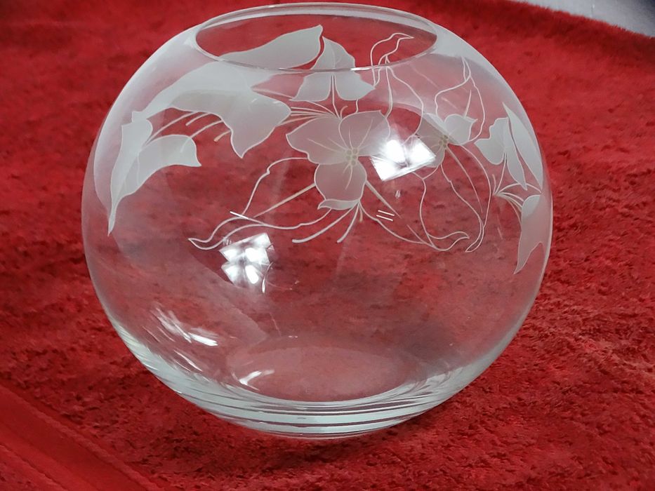 Elegancka szklana waza KULA – matowy motyw kwiatowy | 17,5 cm