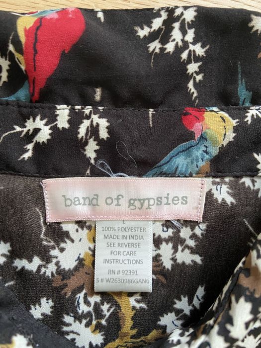 Krotka sukienka bez rekawkow zapinana na guziczki L