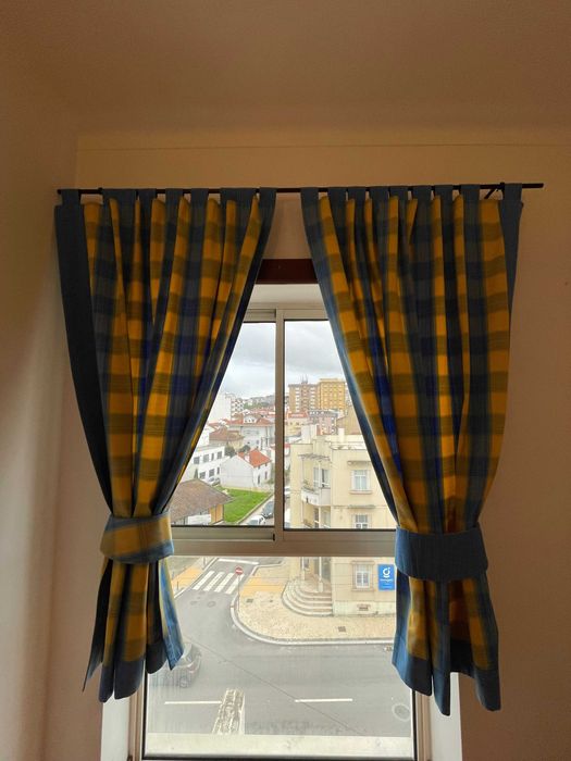 2 Cortinados (opacos) - 170 x 130 cm (cada)