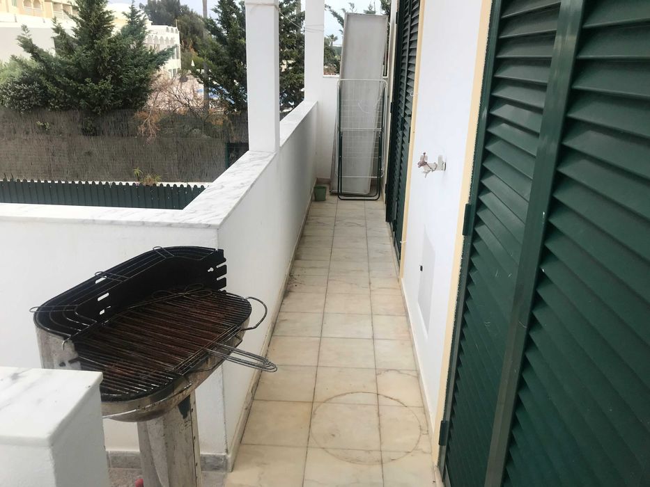 T2 com piscina primeira linha de praia