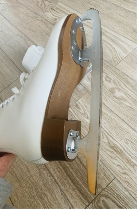 Ковзани жіночі 39 р. 26 см устілка