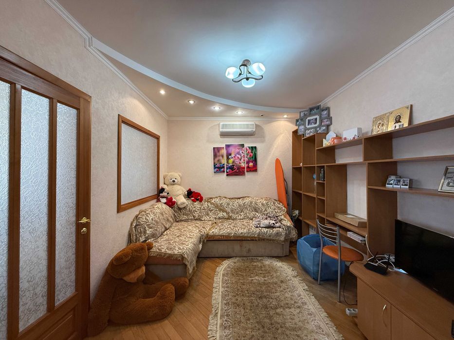 Продам 1 кім квартиру 46 м2 в Києві метро Позняки Є ВІДЕООГЛЯД