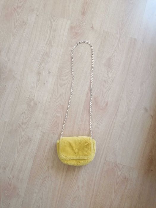 Bolsa / pochete com alsa dourada