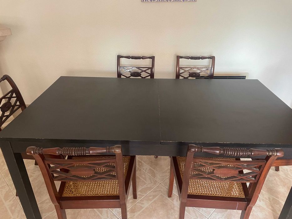 Mesa de jantar extensível preta + 6 cadeiras clássicas com assento em palhinha