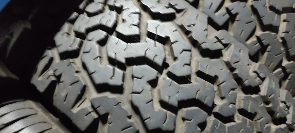 Pneus 225/70/16 e 225/75/16  semi novos