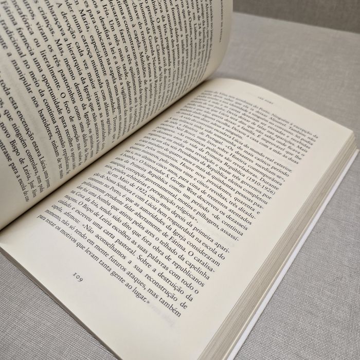 Livro " O Fenómeno de Fátima "