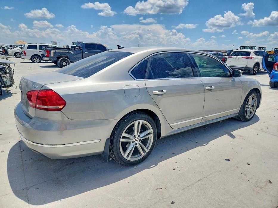 2014 Volkswagen PASSAT SEL
