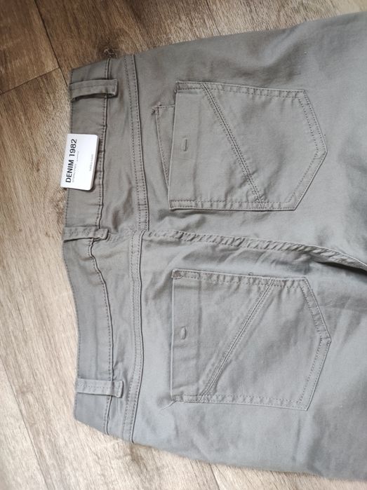 Продам шорты серые 44 размера новые