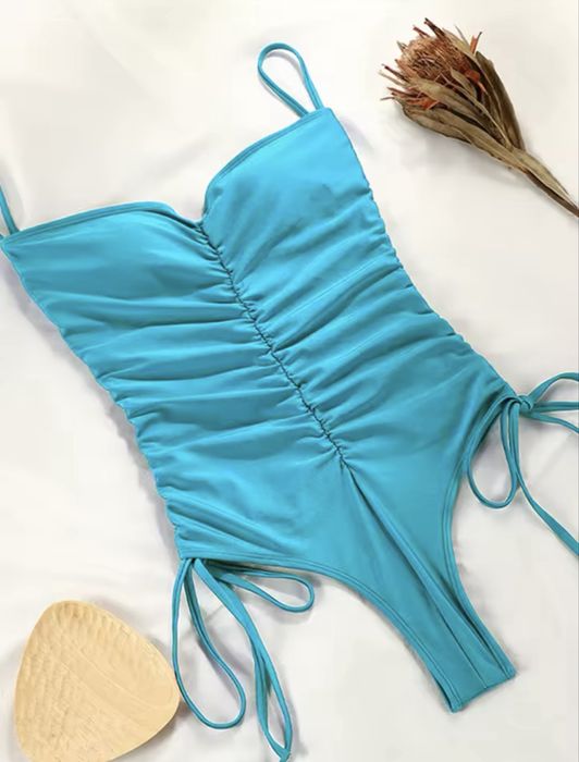 Суцільний купальник