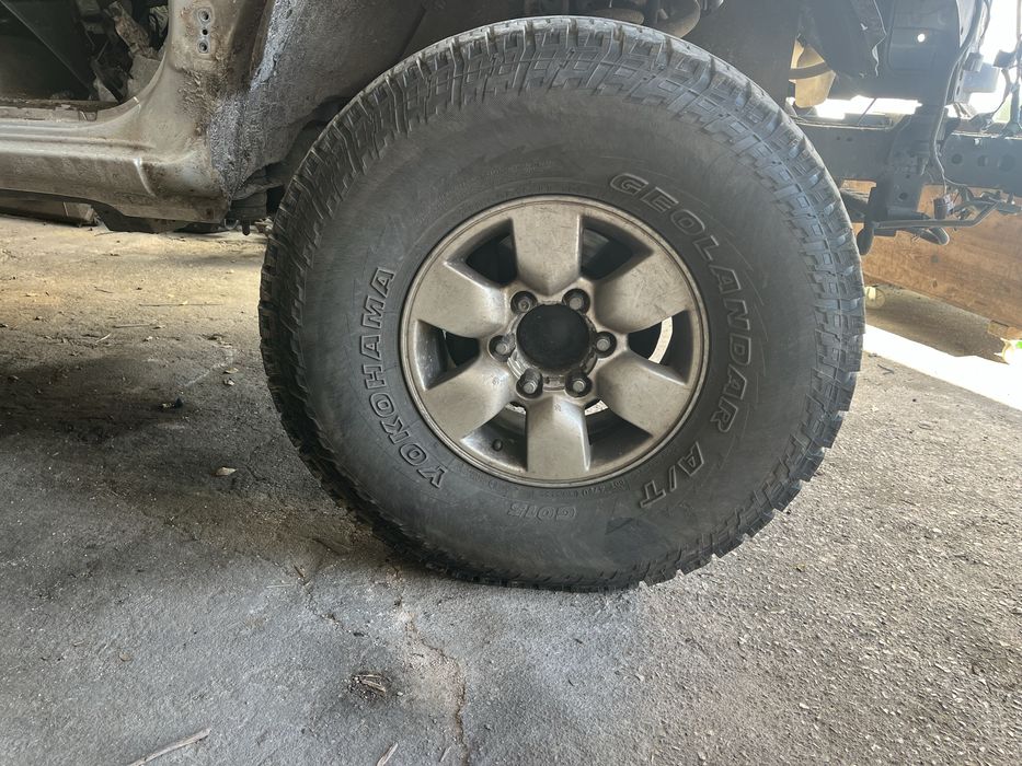 Pneus 33 + jantes tiyota hillux