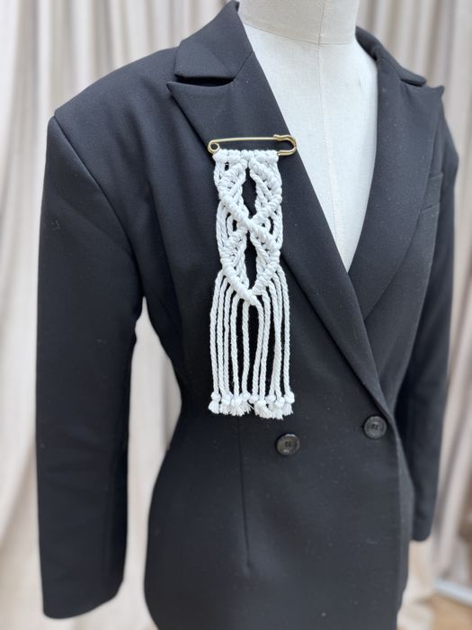 Біла припинда. Пояс макраме