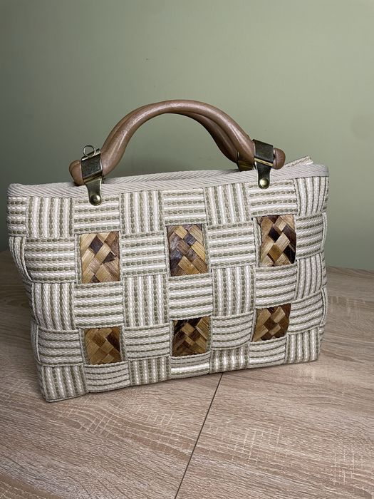 Стильна сумка з деревʼяними ручками