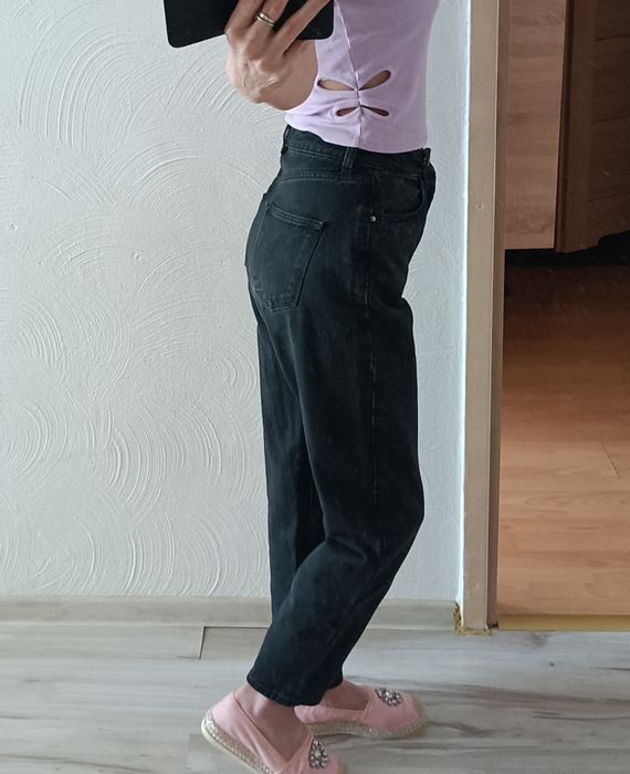 Czarne spodnie jeansowe z wysokim stanem rozmiar 34 marki Zara