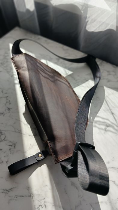 Шкіряна сумка бананка