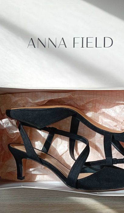 Czarne czółenka z paskiem rozmiar 38 Anna Field