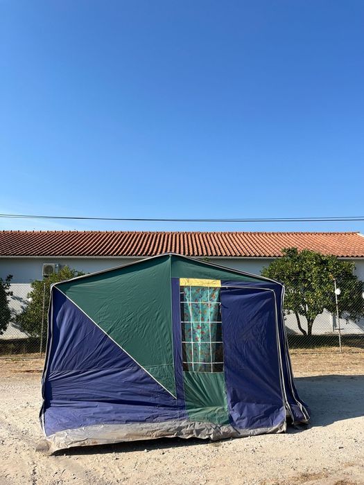 Vende se atrelado tenda