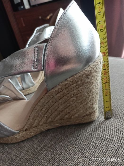 Buty espadryle srebrna skóra Office 40 Boho na koturnie