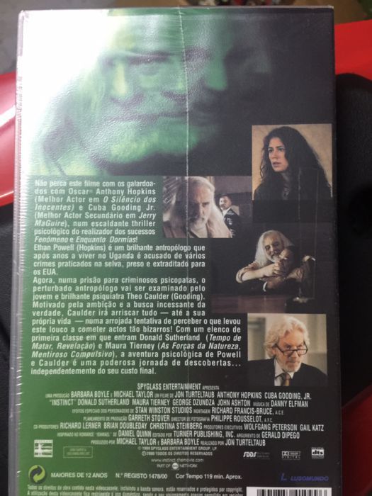 Cassete VHS do filme Instinto ainda selada