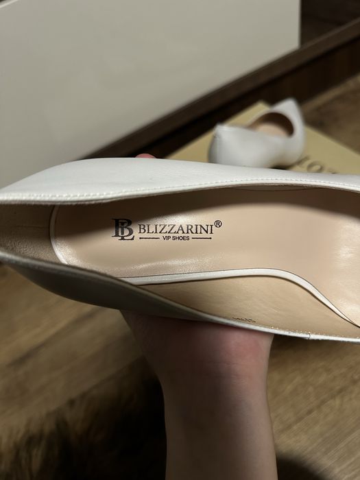 Шкіряні білі туфлі човники Blizzarini на стійкому каблуці, р. 38
