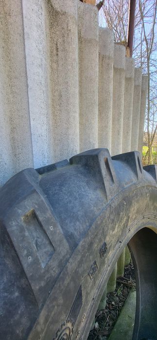 Шина на трактор  12.4-28