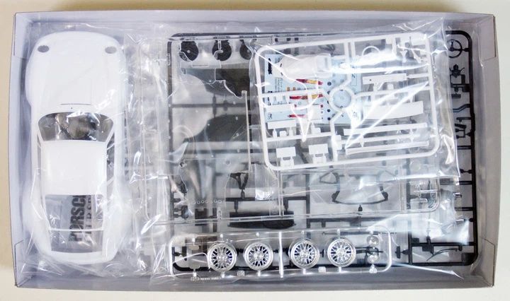 Збірна модель 1/24 автомобіль Porsche 911 GT2 Road