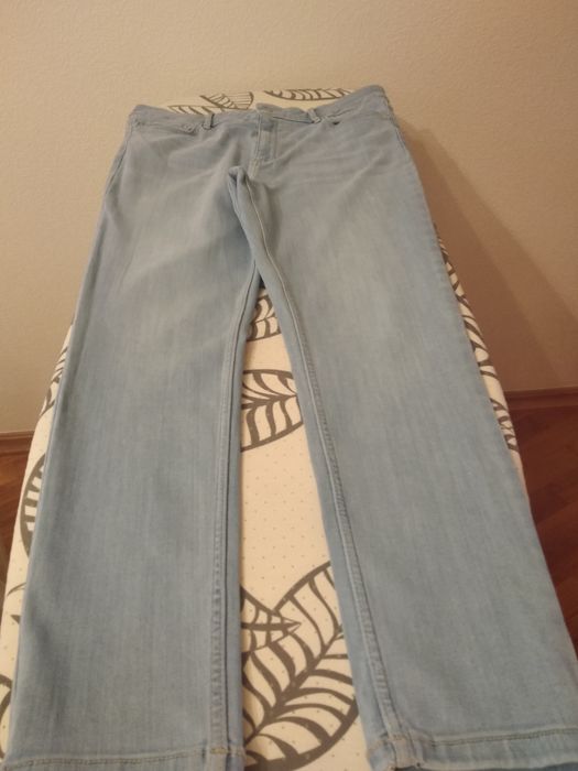 Новые женские стрейчевые джинсы. Торг уместен.