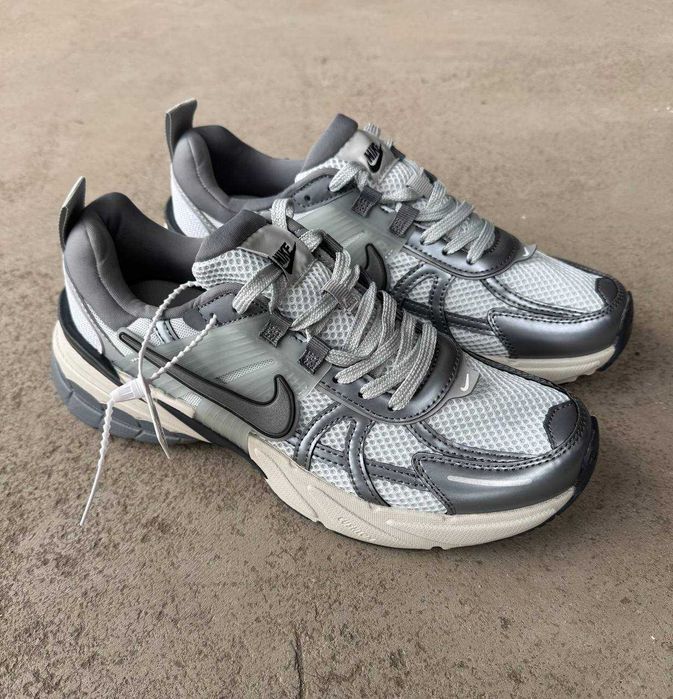Нові кросівки Nike V2K Run / 2 кольори