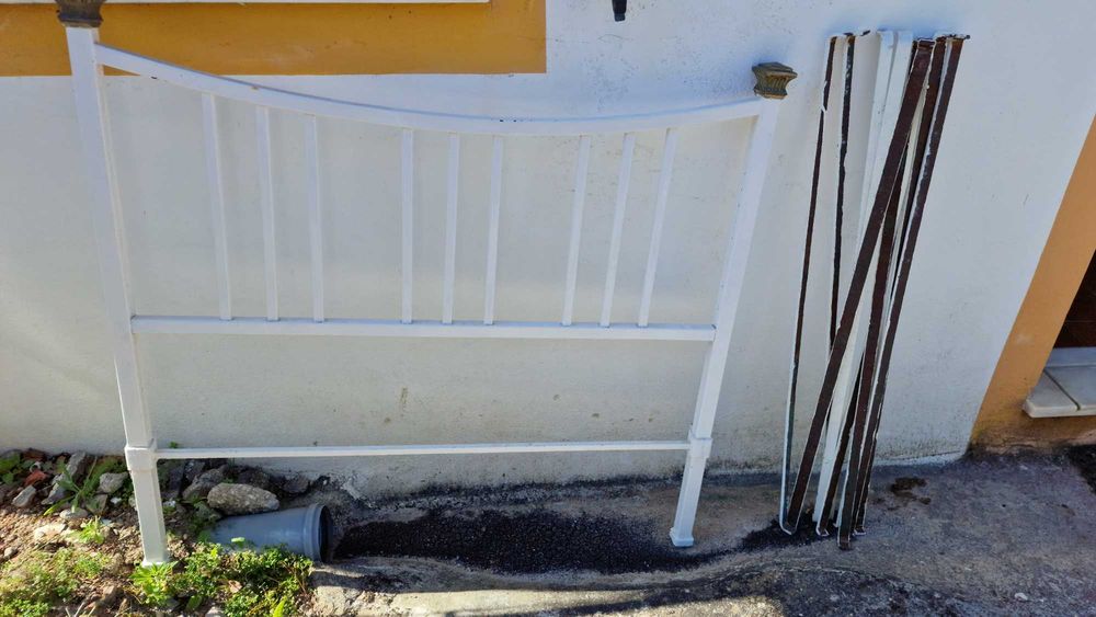 Colchão + cama de ferro