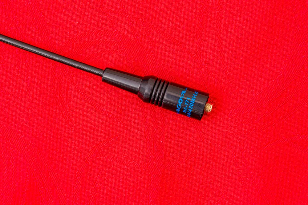 Antena dual band VHF UHF Nagoya NA-771 de radio amador para portatil