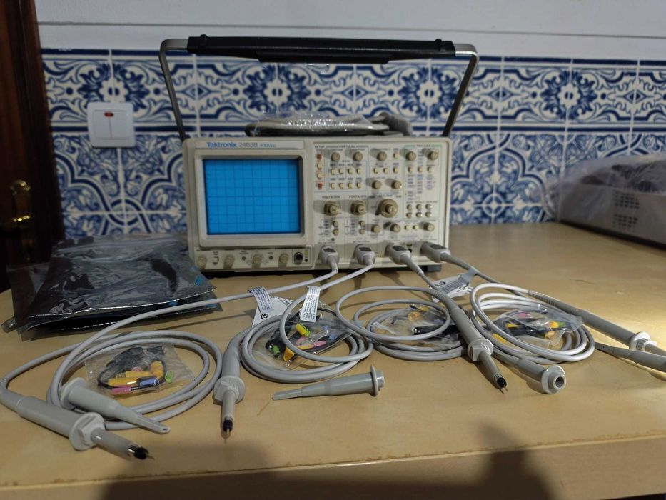Osciloscópio Tektronix 2465B 400MHz
