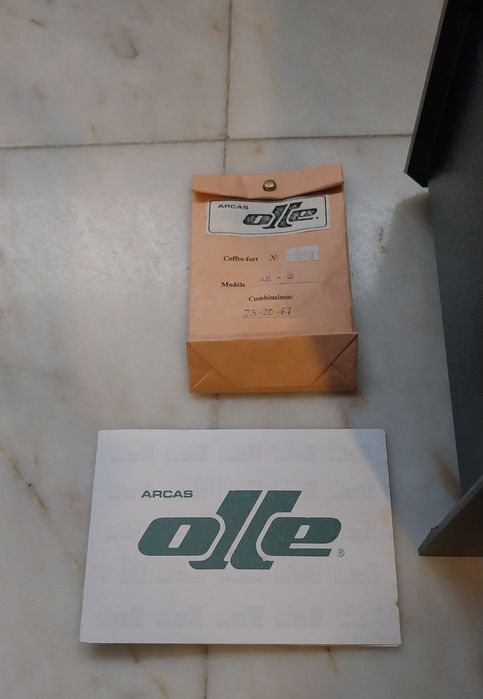 Cofres de segurança Arcas Olle, c/ chave e combinação, novos