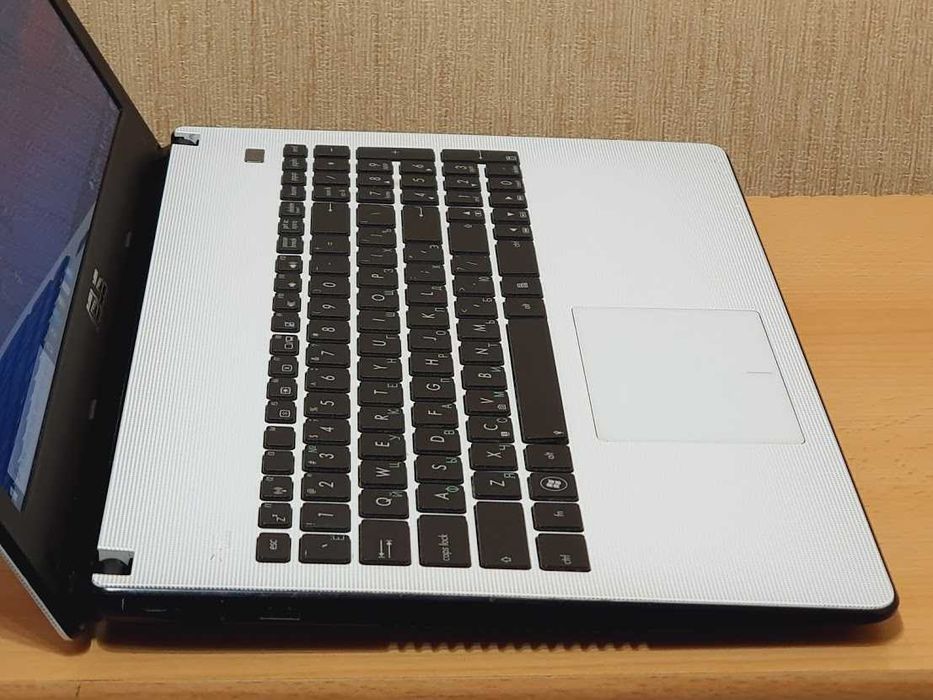 Ноутбук Asus AMD Dual-Core E2-1800 RAM 4Gb HDD 500Gb Батарея 6 годин, встановлена нова оригінальна батарея (0% зносу программа AIDA64).