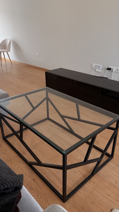Mesa de centro vidro temperado e ferro preto estilo industrial
