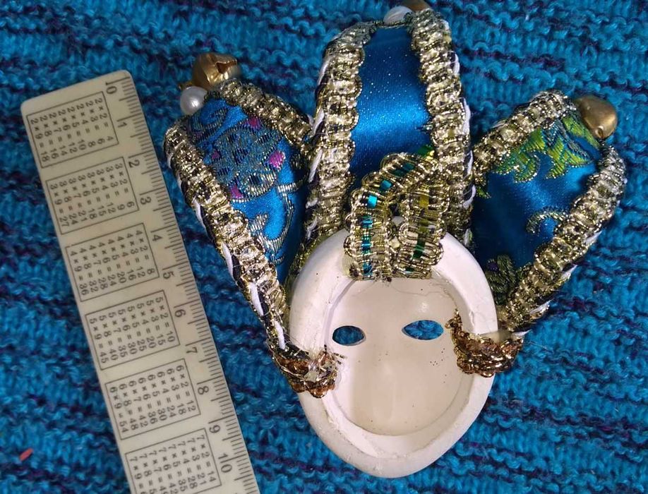 Маска декор продам или обменяю на  вкусняшки или нужности