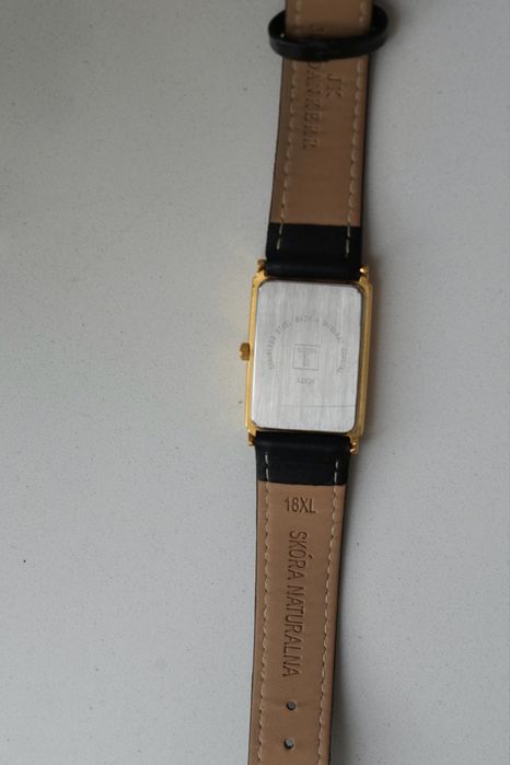 Zegarek Tissot A282K Retro Stylowy Złoty Szwajcarski Elegancki Antyk