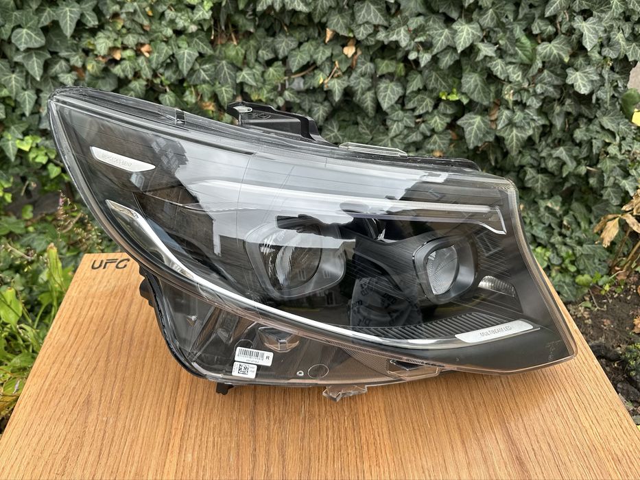 Фара права Mercedes-Benz Vito Viano V-class