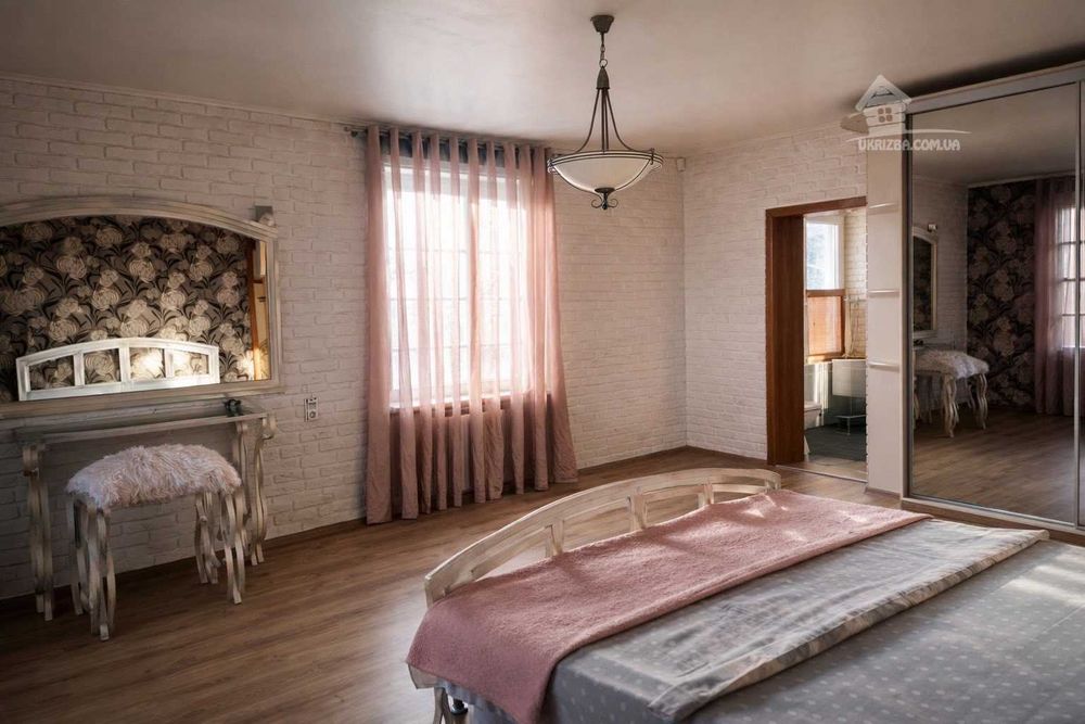 Дом 450 кв. До 35 человек. Сауна, беседка, теннис, генератор, бассейн.