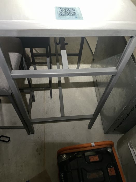 Барний  акриловий стіл